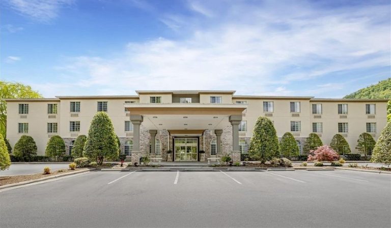 Best Western Plus River Escape Inn & Suites