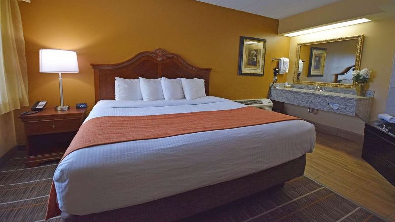 Best Western Resort Hotel & Conference Center, room with private jacuzzi, photo 2