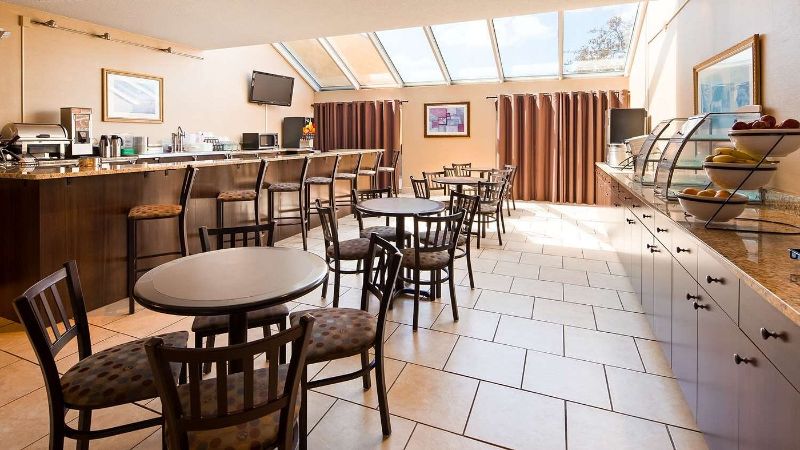 Best Western Resort Hotel & Conference Center, room with private jacuzzi, photo 7