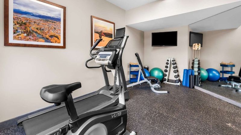 Best Western Rocky Mountain Lodge, room with private jacuzzi, photo 5