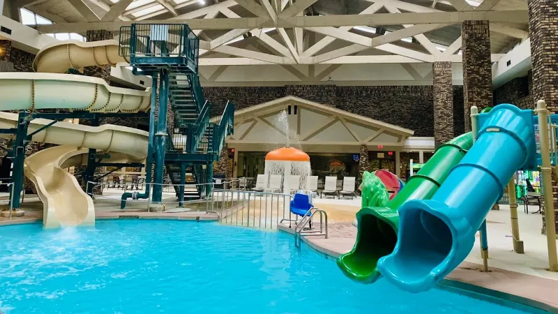 Bismarck Hotel and Conference Center, room with private jacuzzi, photo 5