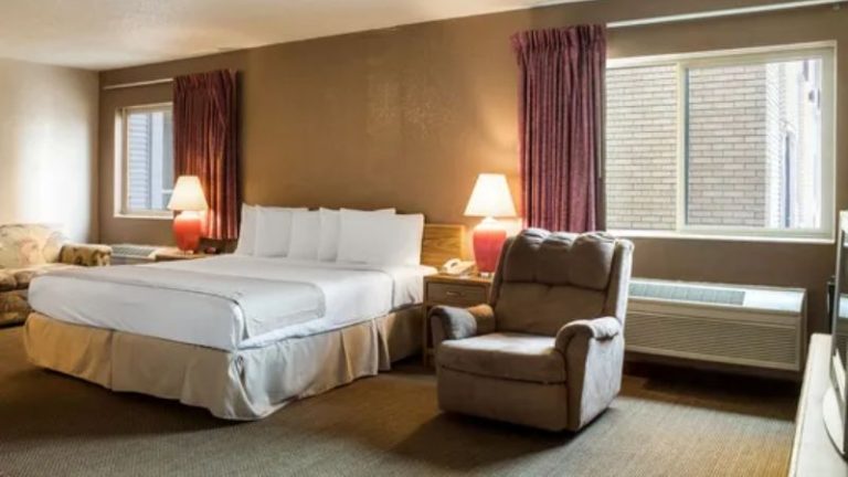 Bison Inn & Suites on University