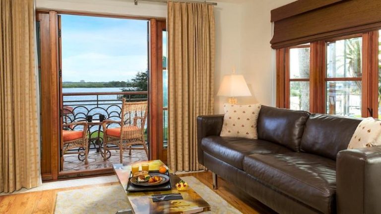 Black Dolphin Inn