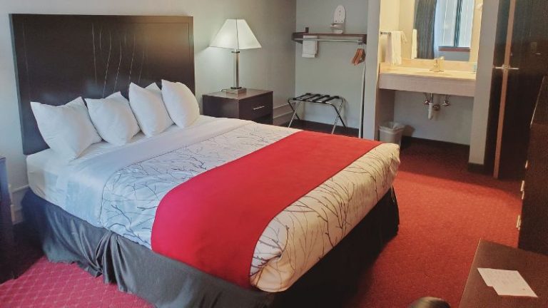 Blackstone Lodge and Suites