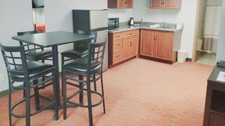 Blackstone Lodge and Suites