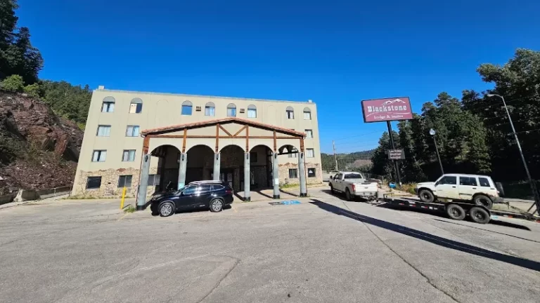 Blackstone Lodge and Suites