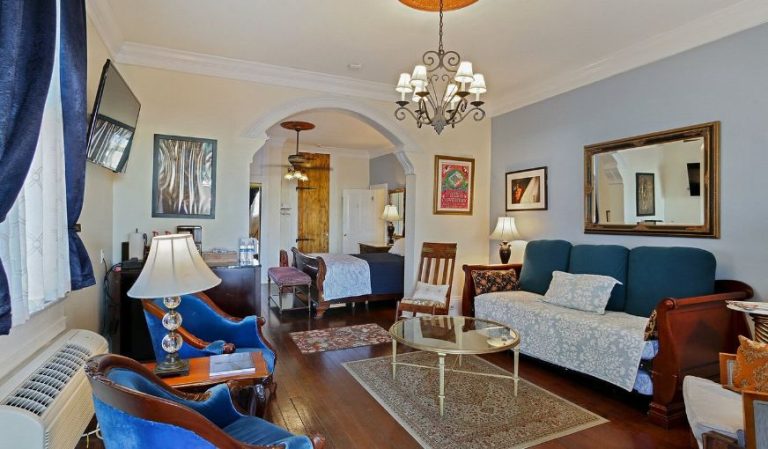 Blue60 Guest House