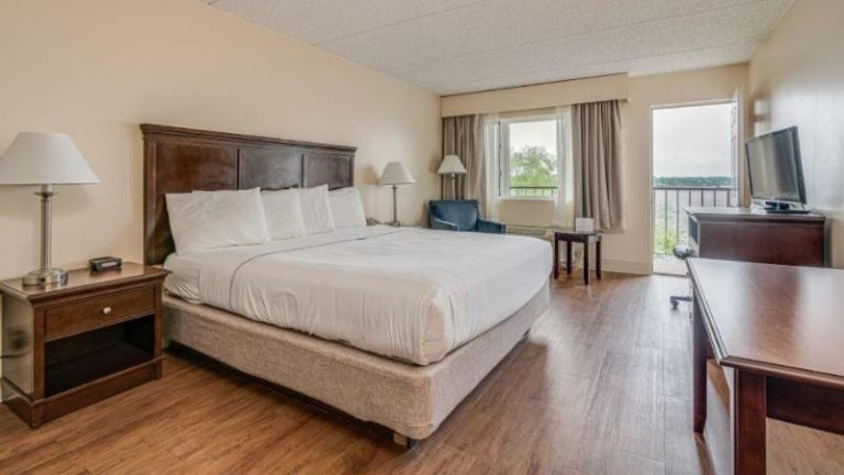 Bonnie Castle Resort & Marina