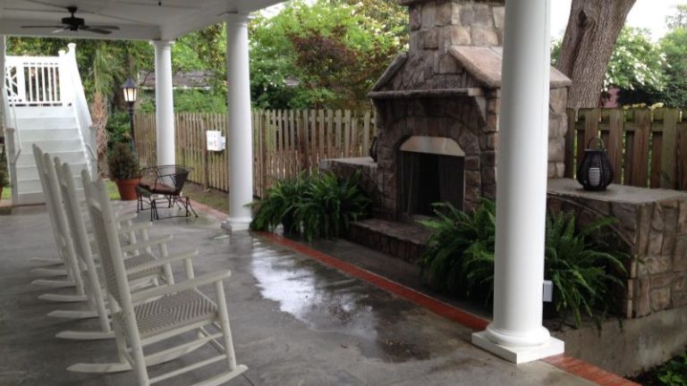 Carriage House Inn