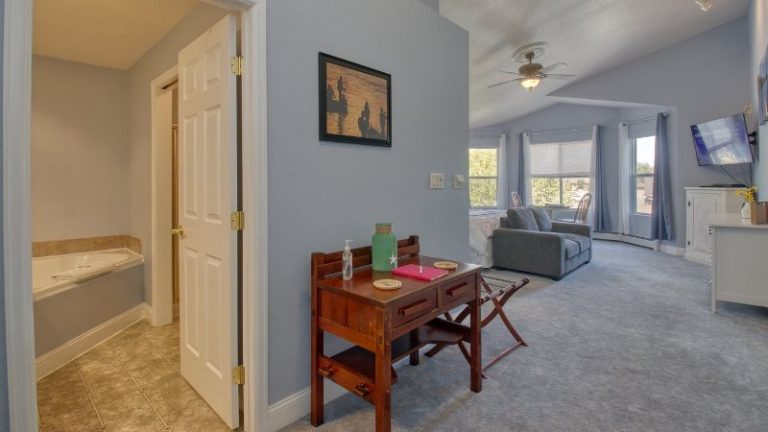 Castle Creek Manor Bed and Breakfast