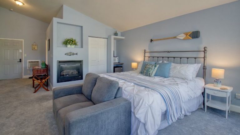 Castle Creek Manor Bed and Breakfast