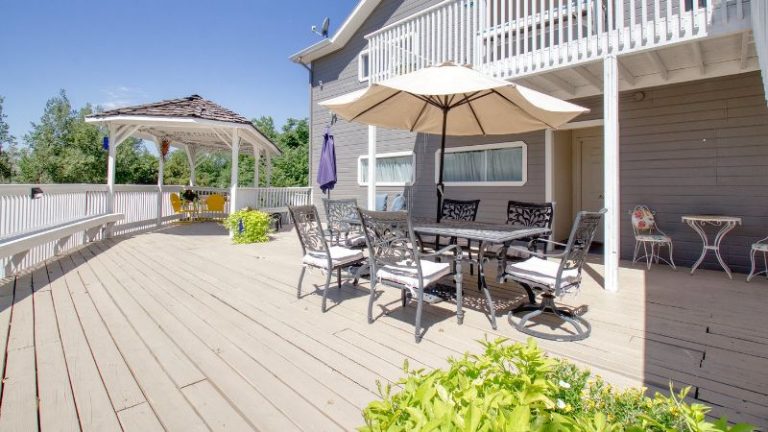 Castle Creek Manor Bed and Breakfast