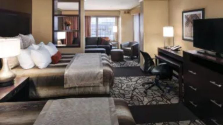 Clubhouse Hotel & Suites