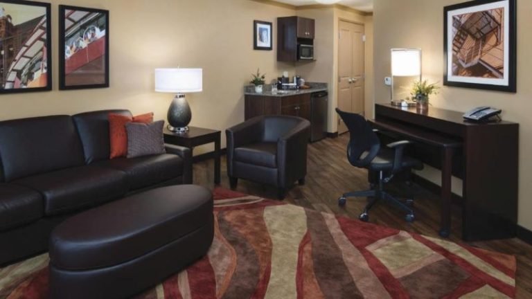 Clubhouse Hotel & Suites