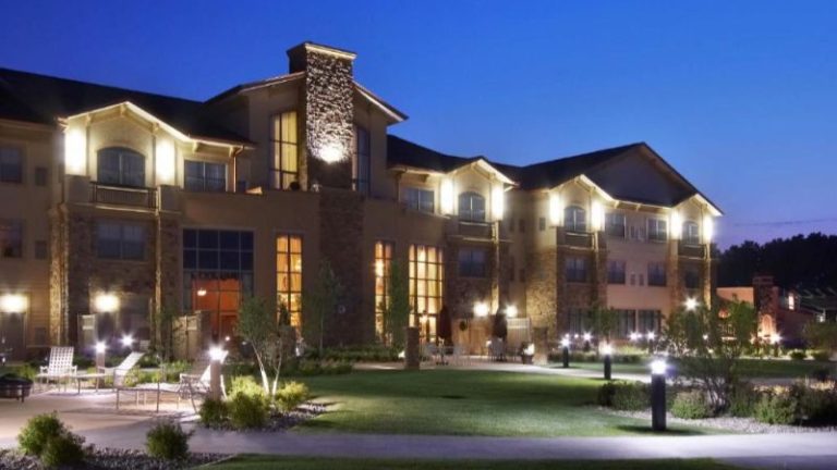 Clubhouse Hotel & Suites
