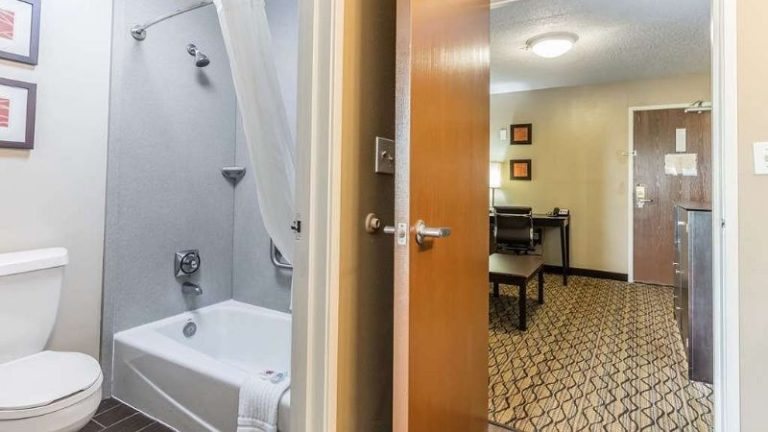 Comfort Inn & Suites Crystal Inn Sportsplex