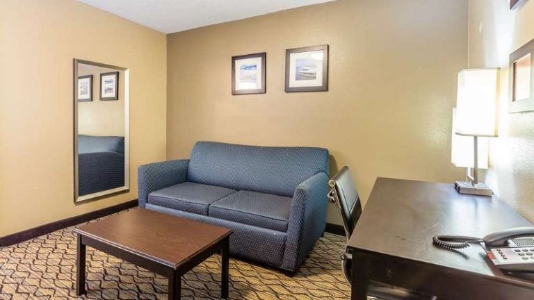 Comfort Inn & Suites Crystal Inn Sportsplex