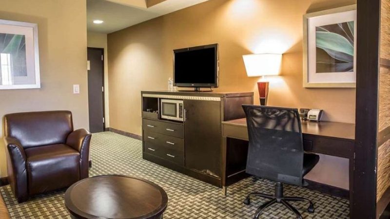Comfort Suites New Bern, room with private jacuzzi, photo 4