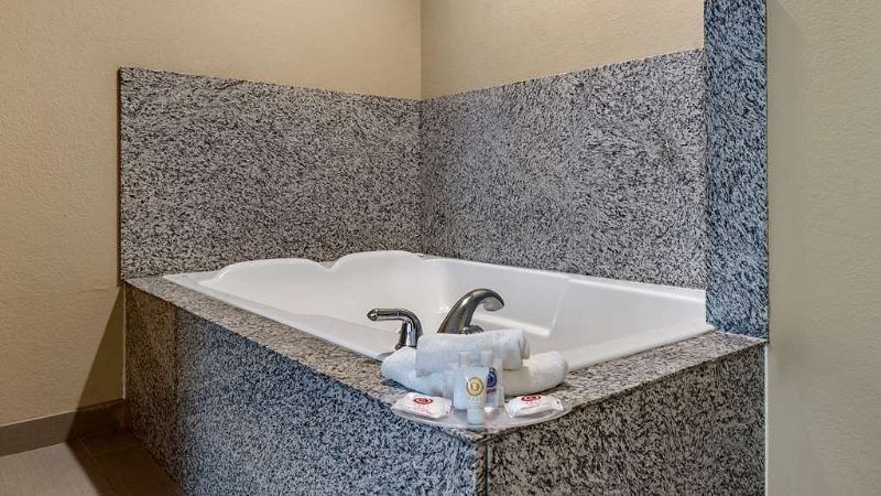 Comfort Suites