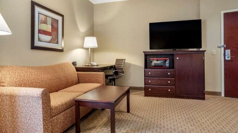 Comfort Suites