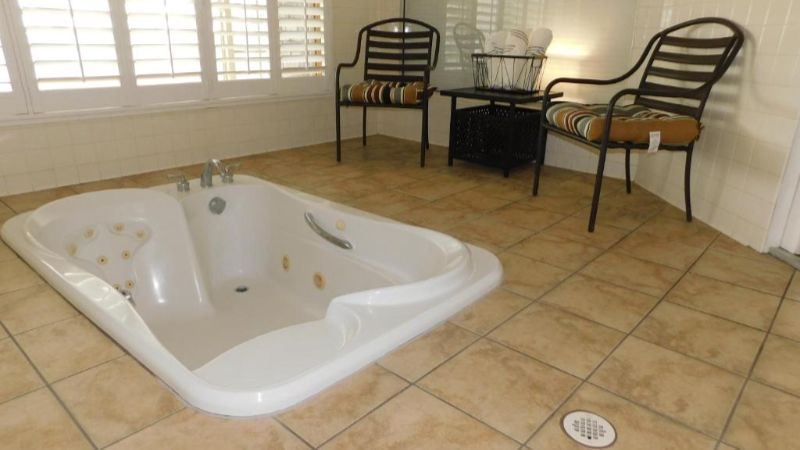 Copper Queen Hotel & Casino, room with private jacuzzi, photo 1