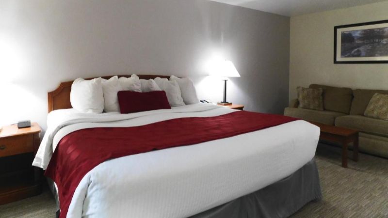 Copper Queen Hotel & Casino, room with private jacuzzi, photo 2
