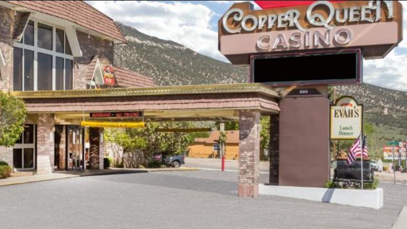 Copper Queen Hotel & Casino, room with private jacuzzi, photo 5