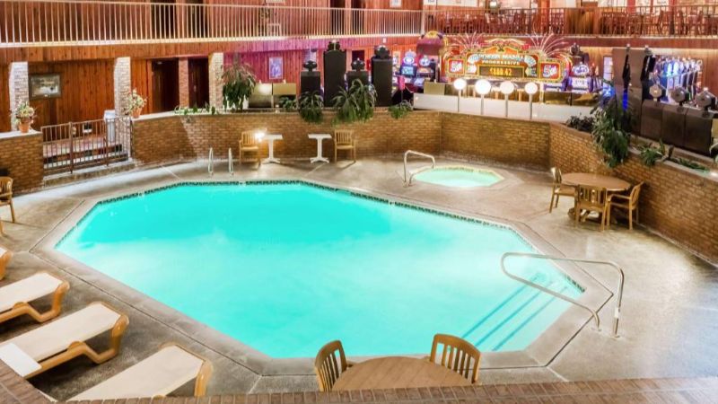 Copper Queen Hotel & Casino, room with private jacuzzi, photo 6