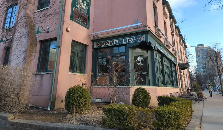 County Clare Irish Inn and Pub, room with private jacuzzi, photo 6