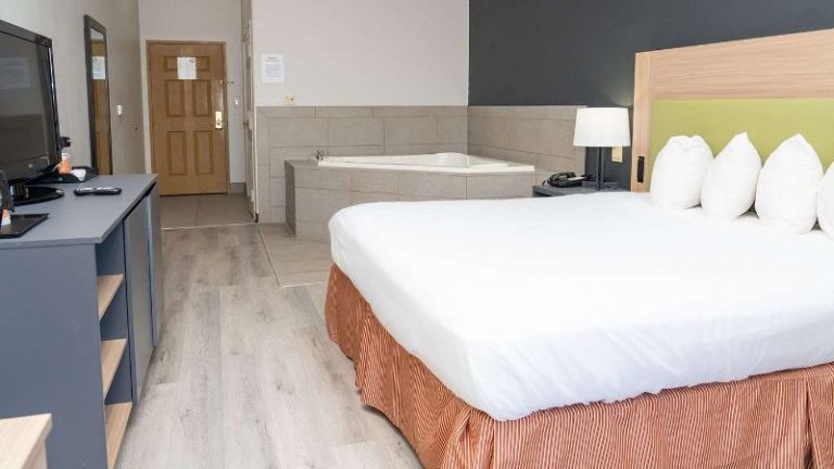 Country Inn & Suites by Radisson, College Station, TX