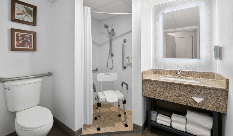 Country Inn & Suites by Radisson, Coon Rapids, MN