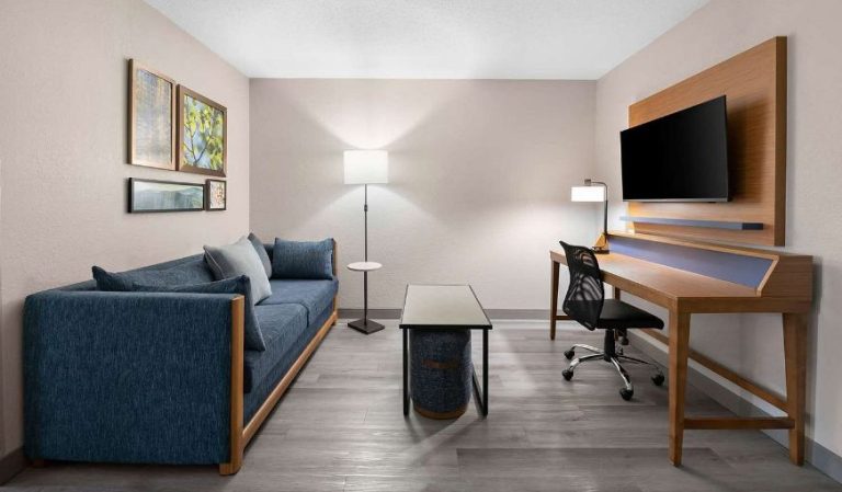 Country Inn & Suites by Radisson, Coon Rapids, MN