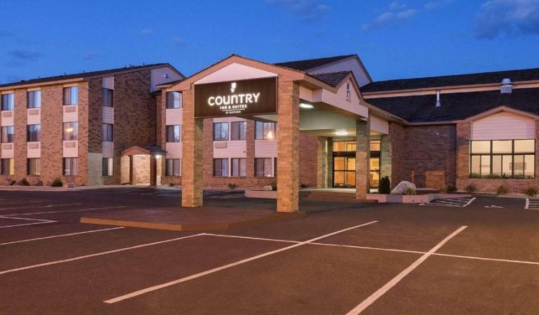 Country Inn & Suites by Radisson, Coon Rapids, MN