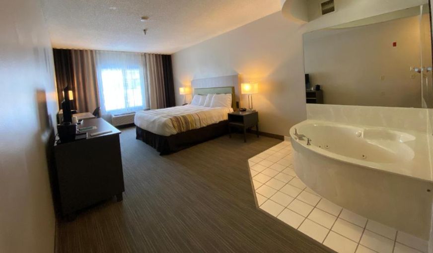 Country Inn & Suites by Radisson, Elk River, MN