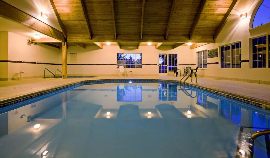 Country Inn & Suites by Radisson, Elk River, MN, room with private jacuzzi, photo 5