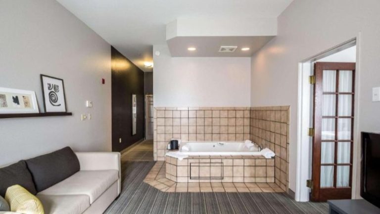 Country Inn & Suites by Radisson, Fond du Lac, WI