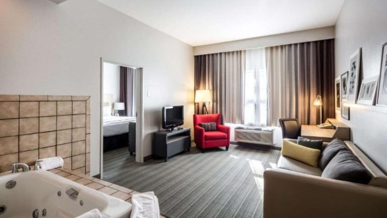 Country Inn & Suites by Radisson, Fond du Lac, WI
