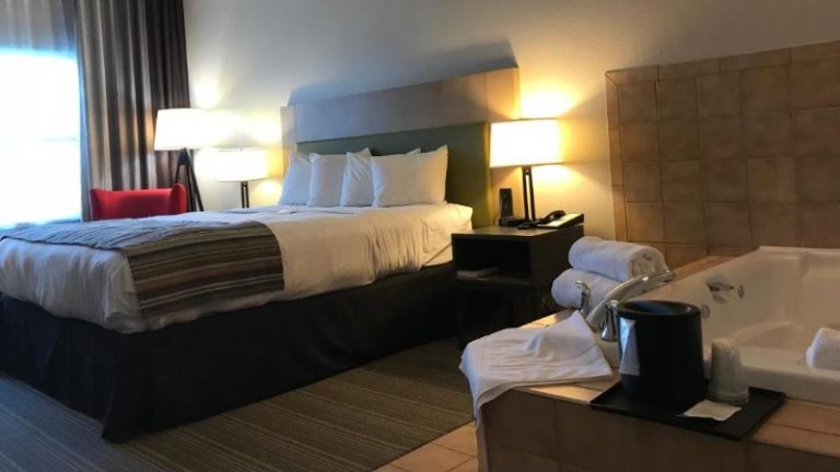 Country Inn & Suites by Radisson, Fond du Lac, WI