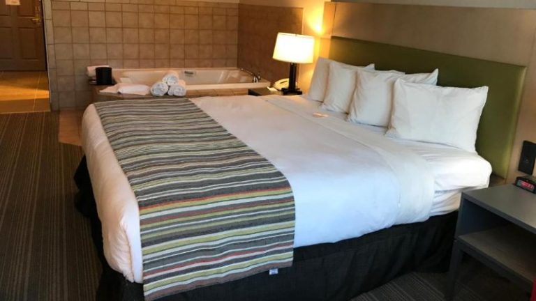 Country Inn & Suites by Radisson, Fond du Lac, WI