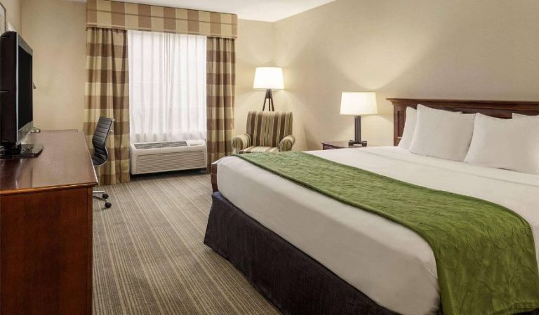 Country Inn & Suites by Radisson, Lima, OH