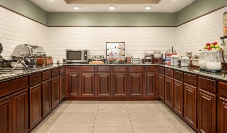 Country Inn & Suites by Radisson, Lima, OH