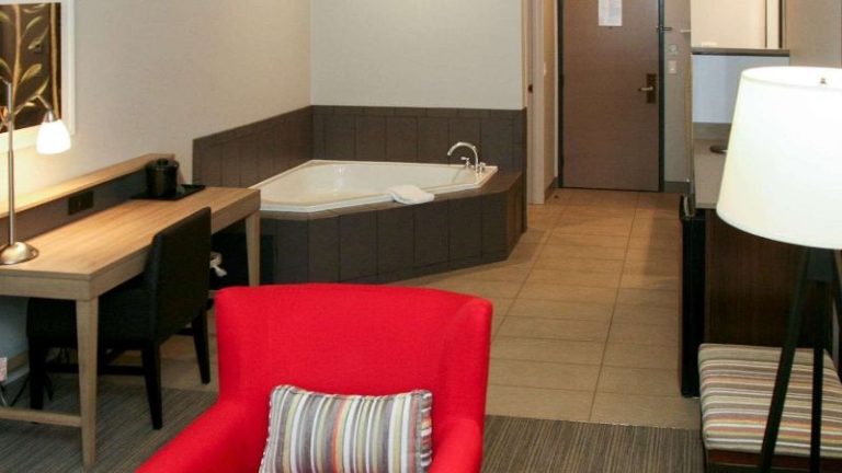 Country Inn & Suites by Radisson, Prineville, OR