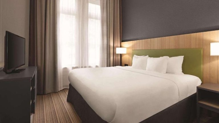 Country Inn & Suites by Radisson, St. Charles, MO