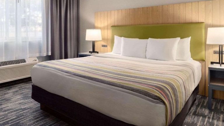 Country Inn & Suites by Radisson, Brookings, SD