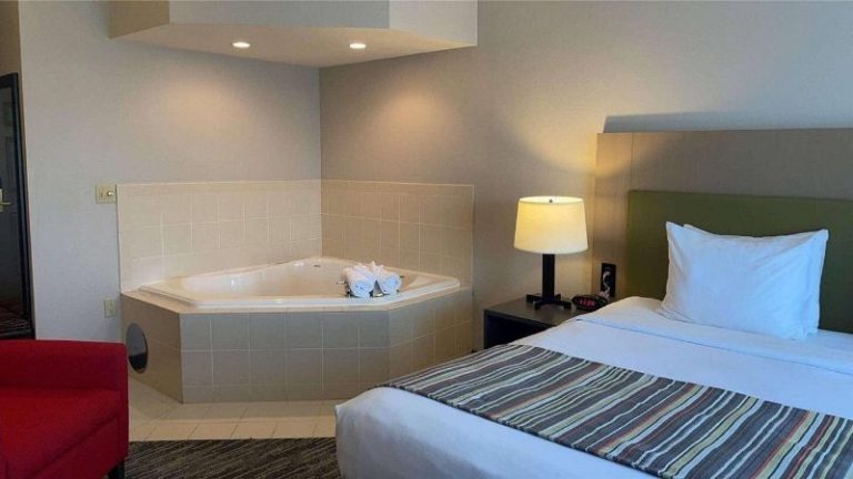Country Inn & Suites by Radisson, Galena, IL