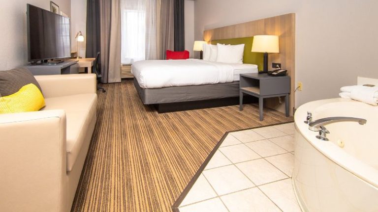 Country Inn & Suites by Radisson, Rapid City, SD