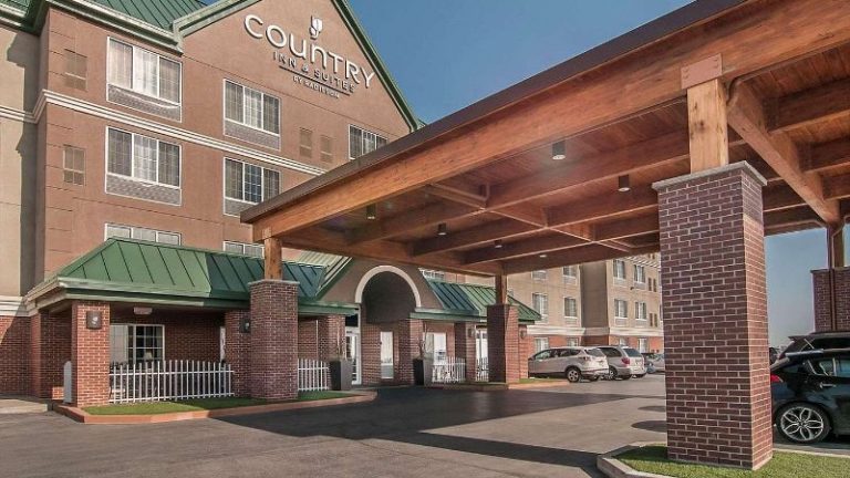 Country Inn & Suites by Radisson, Rapid City, SD