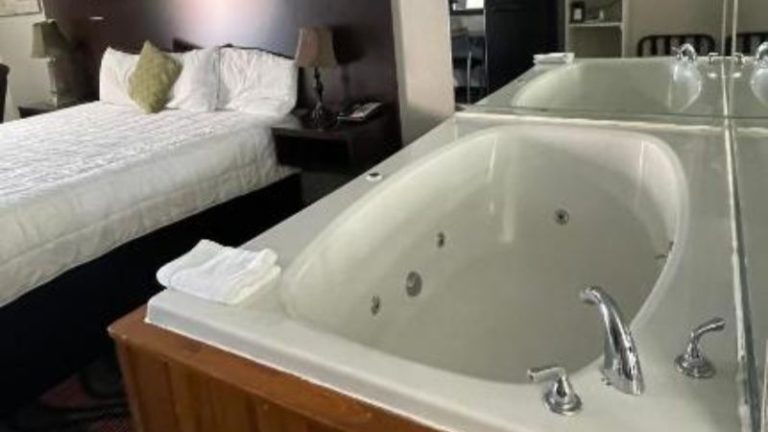Country Town N’ Suites