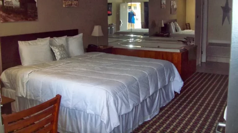 Country Town N’ Suites