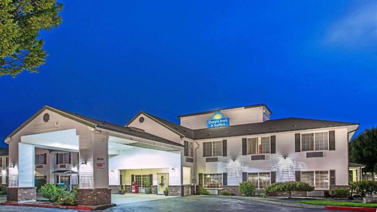 Days Inn & Suites by Wyndham Gresham